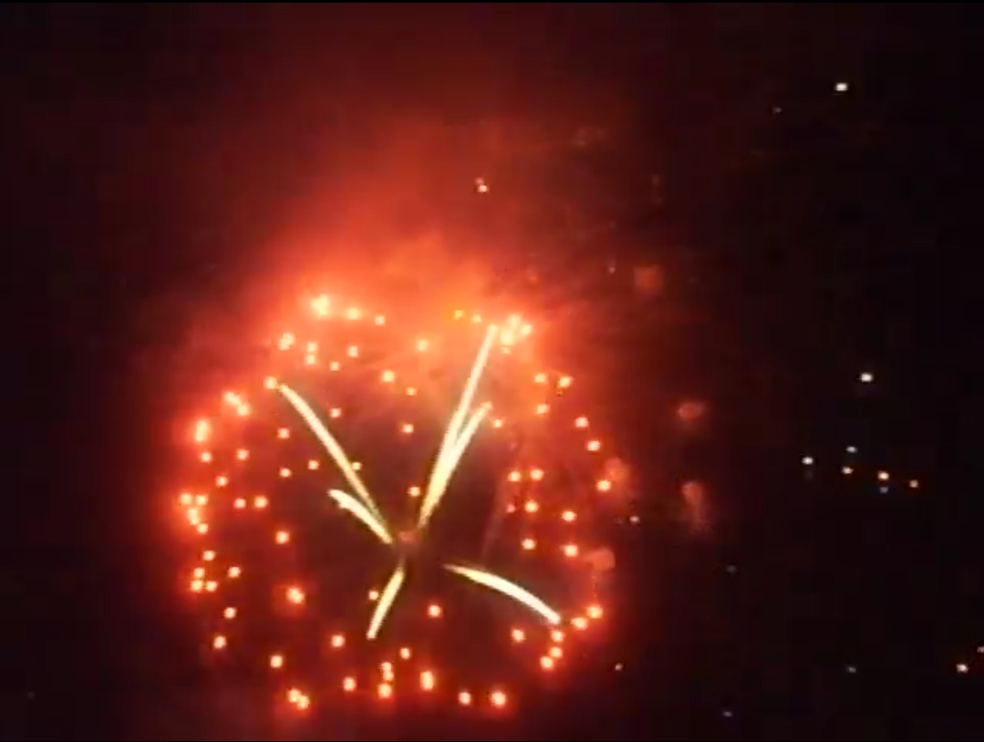 愿我们的生命如烟花般绚丽多彩！！！